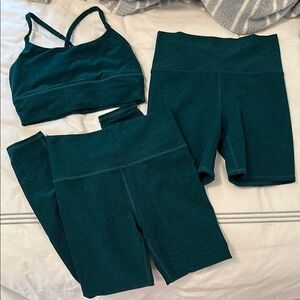 Vuori green Activewear Set